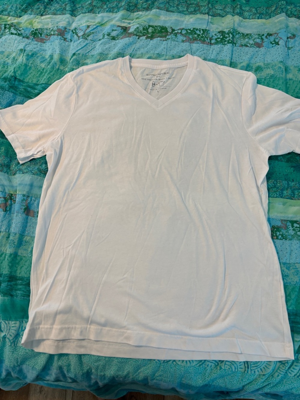 Men’s Banana Republic White V-Neck
Large, never worn.